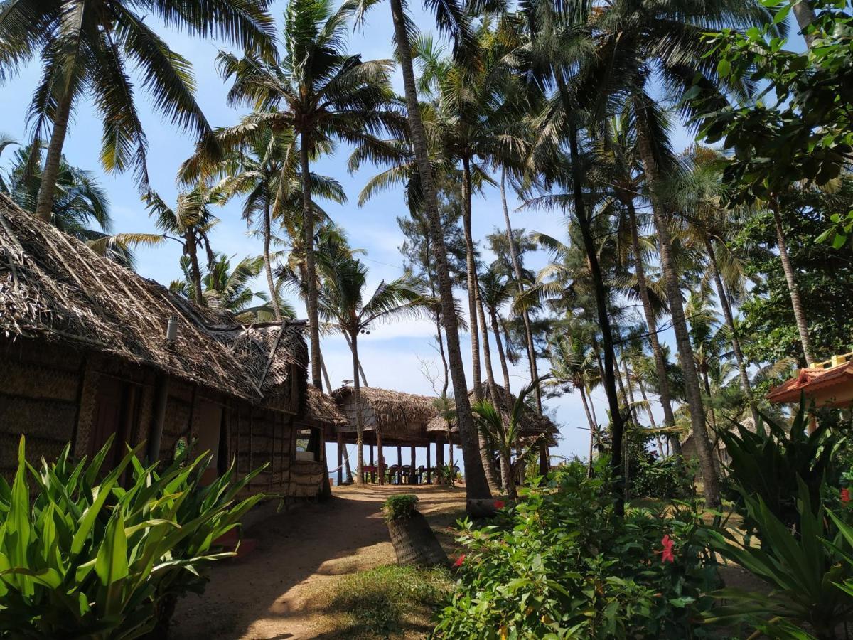 Sukriti Beach Resort Varkala Exterior foto